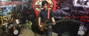 Play Bass