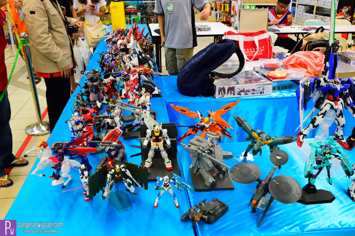 Gundam Table For Gundam Fans