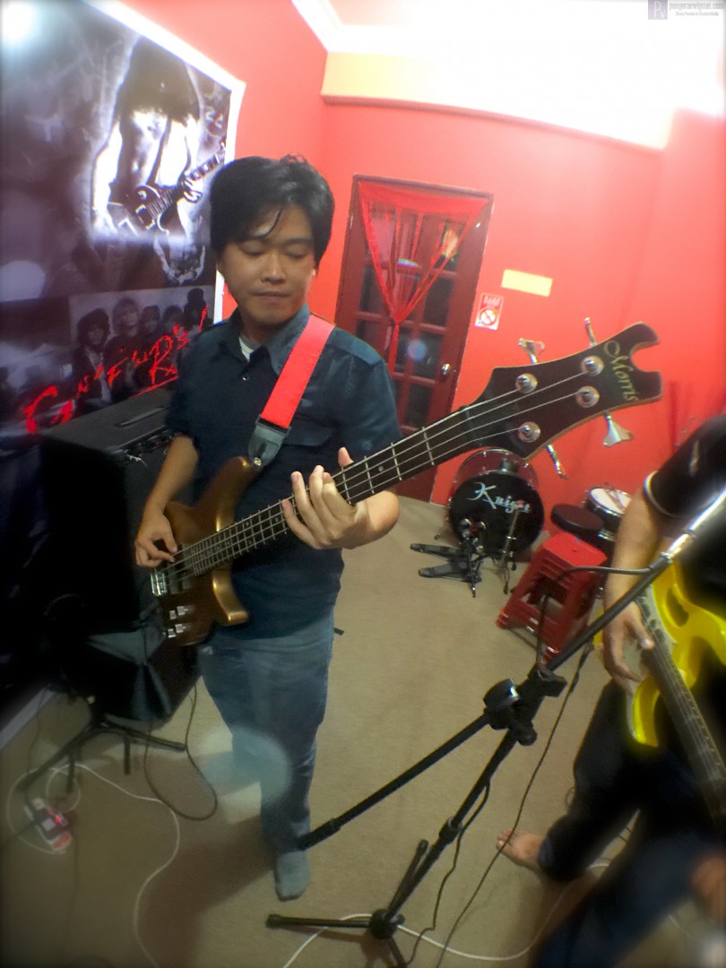 This Bass Guitar Is Good