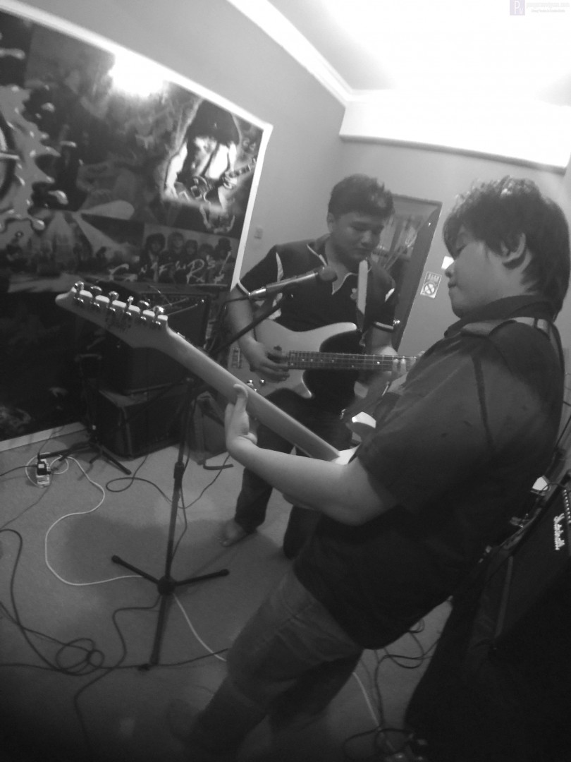 Playing Random Chords