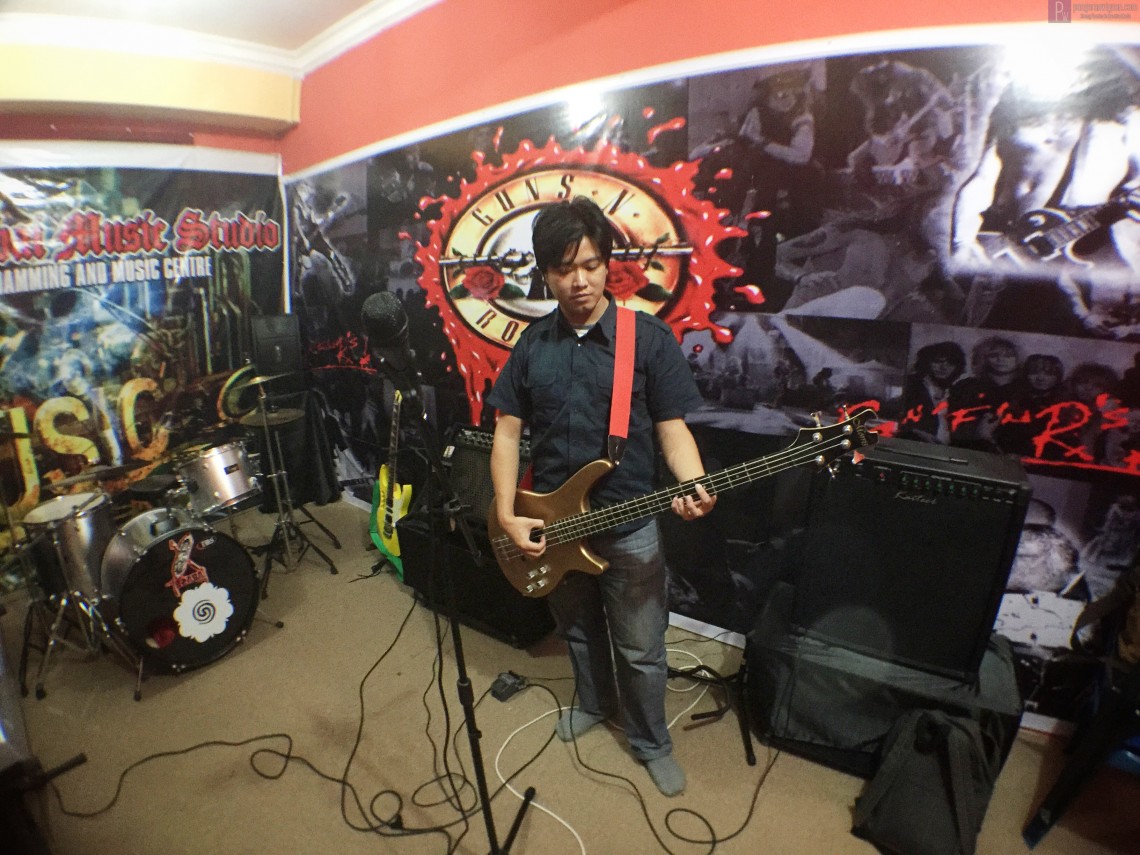 Play Bass